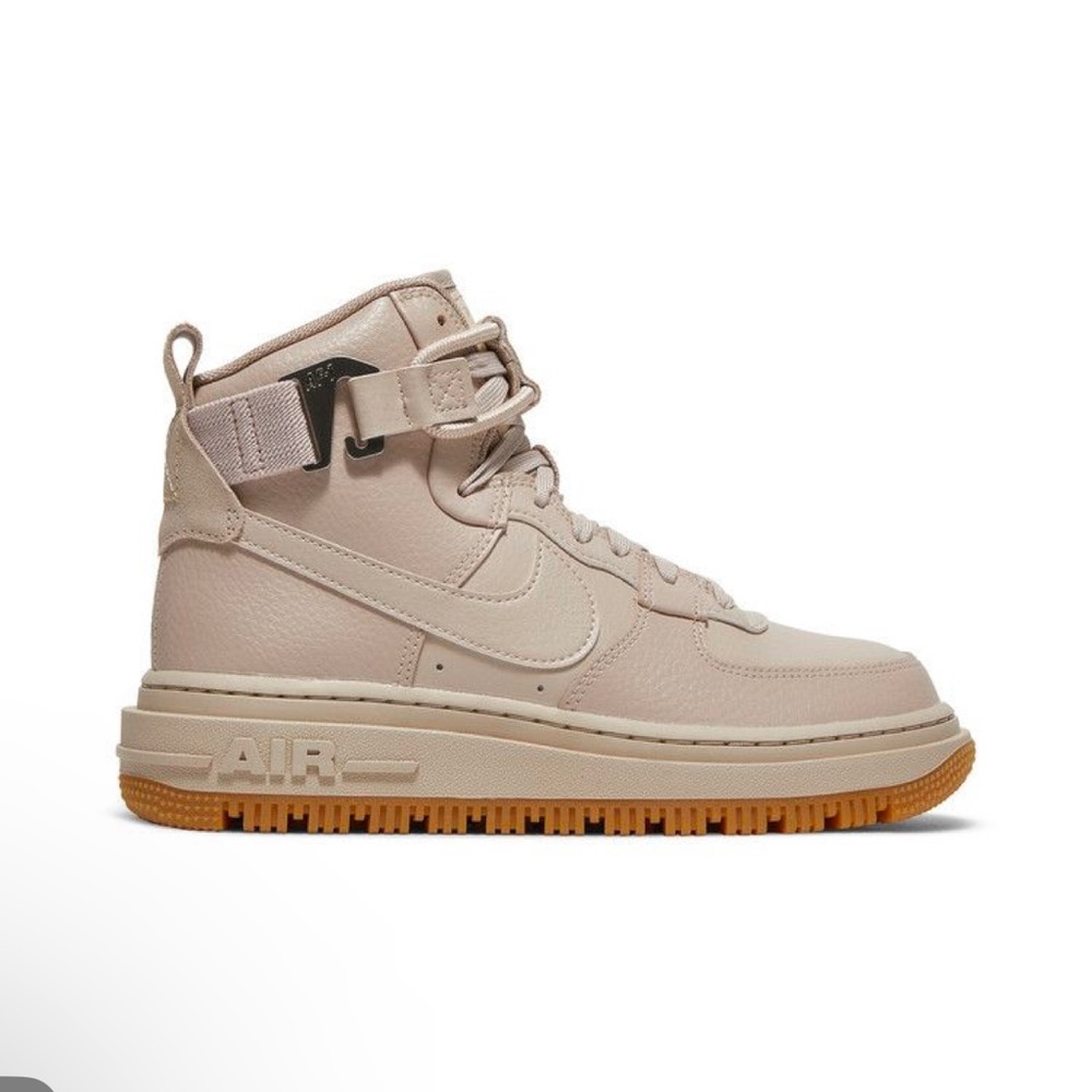 Nike Air Force 1 Utility 2.0
Fossil Stone (Women's)
Women’s size 8